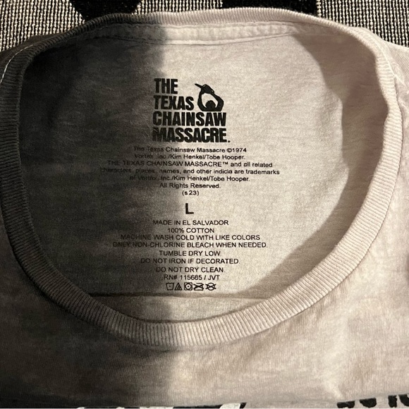 Chainsaw Massacre T-shirt - Picture 3 of 3